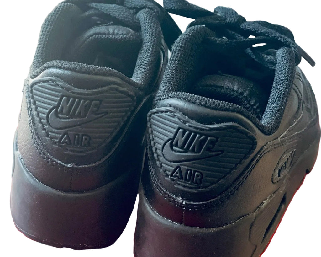 Minimal White Sneakers – Leather